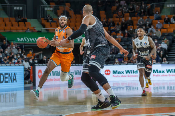 同时在面对 同时在面对