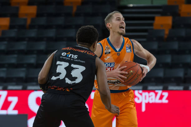 他聪明地换 他聪明地换